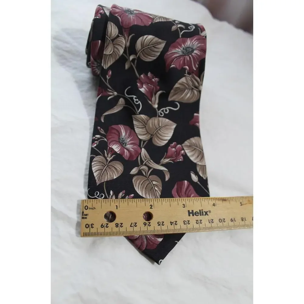 Vintage SAVILE ROW Italian Silk Floral Necktie, 4 X 57 Inches